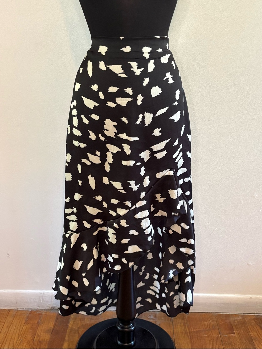 Women’s Black & White High-Low Printed Midi Skirt Large
